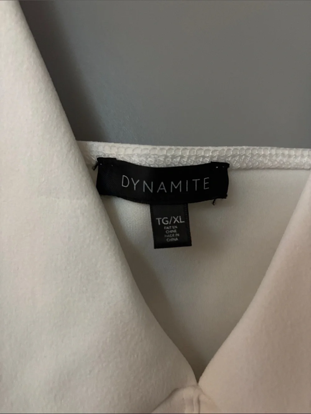 Dynamite White Sleeveless V-Neck Top - Picture 3 of 5
